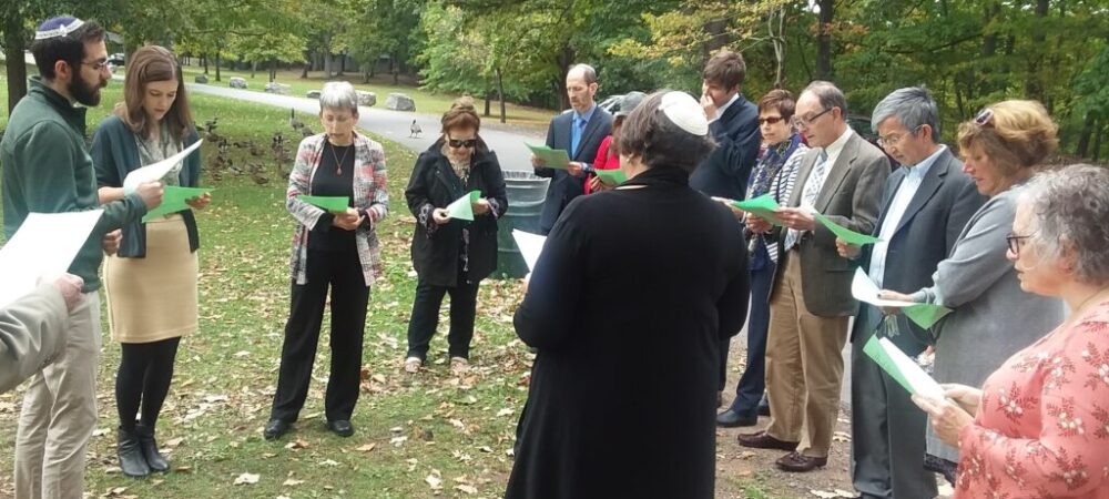 Rabbi Setel leads members in an outdoor Tashlich service