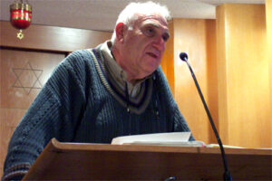 Rabbi Allan Levine at the pulpit