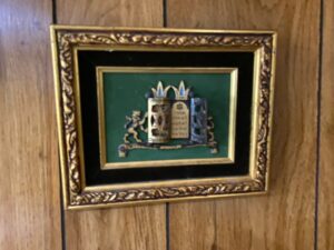 Hangable framed 3-dimensional Torah